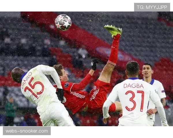 巴黎圣日耳曼3-2拜仁，姆巴佩两度利用反击机会洞穿诺伊尔十指关