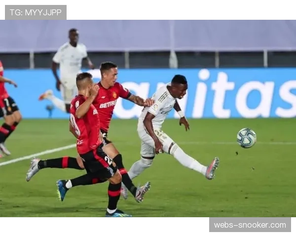 战术板：解析塞维利亚对阵马洛卡比赛中五次极具威胁的定位球设计